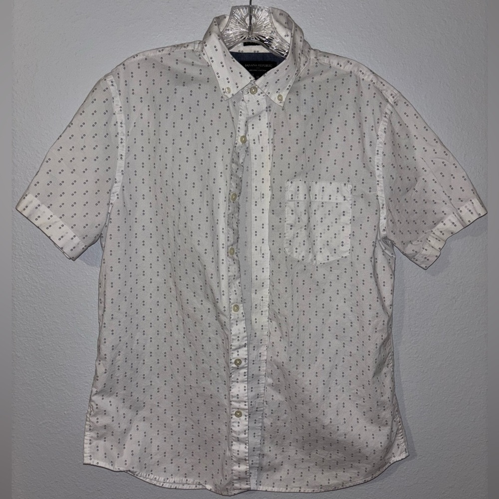 Banana Republic White Patterned Short Sleeve Shirt